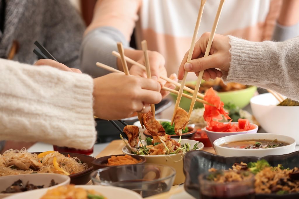 jedlo, jedenie paličkami, Ázia, Čína, Japonsko, varenie, stolovanie, fakty a zaujímavosti