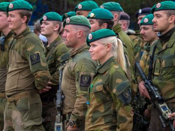 Si za povinnú vojenskú službu? Väčšina Slovákov by za krajinu bojovať nešla. Niekde musia slúžiť aj ženy
