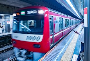 Tokio, metro, tokijské metro, tabule, obsadenosť vozňov, zahraničie