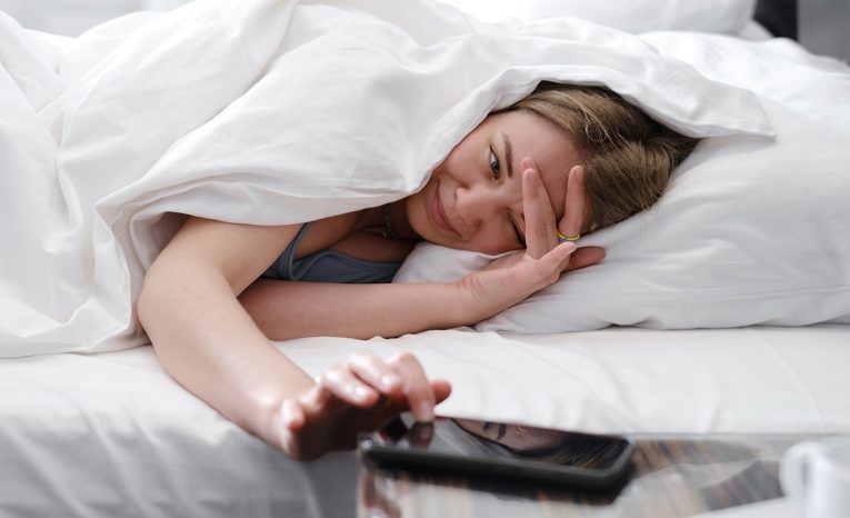 Prečo sa budíš ešte predtým, než ti zazvoní budík? Vedci pre to majú vysvetlenie