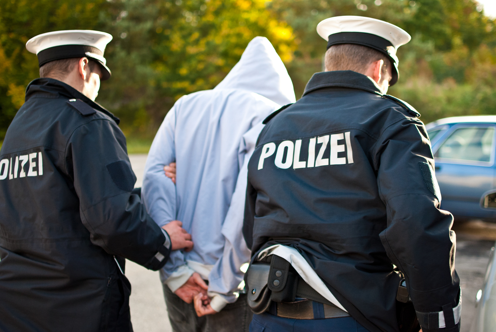Desivý prípad z Nemecka. Matka držala svoju dcéru 8 rokov zamknutú v dome