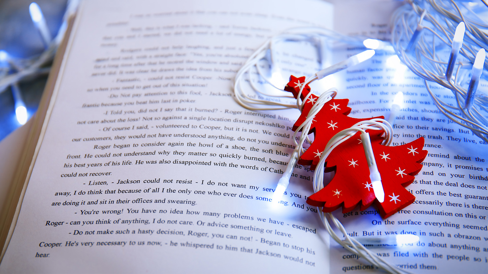 Knižné Vianoce: Tieto tituly potešia pod stromčekom každého milovníka kníh