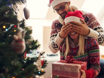 tipy na vianočné darčeky, darčeky pre ňu, čo kúpiť frajerke na Vianoce, vianočné darčeky