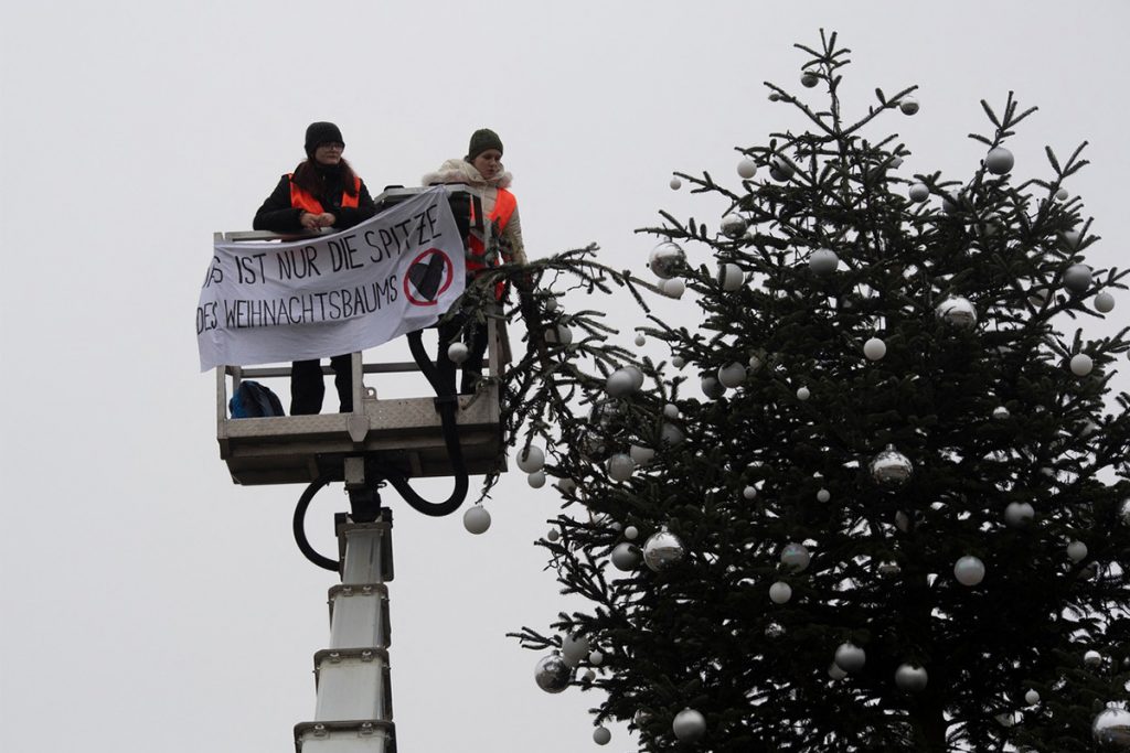 klimatický protest Nemecko, aktivizmus, Last Generation, Letze Generation, aktivisti odpílili vianočný stromček, Berlín