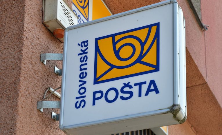 Slovenská pošta upozorňuje na podvodníkov. Z tohto mailu žiadajú od ľudí peniaze