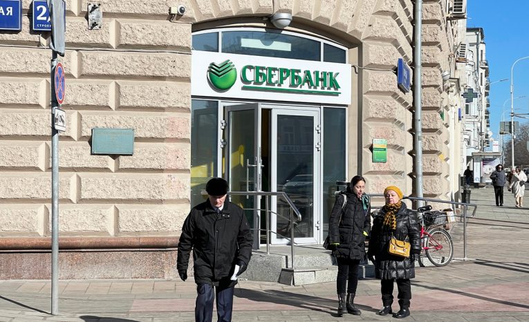 Rusko, banka, podpaľač, Sberbank, Molotovov koktail, krádež