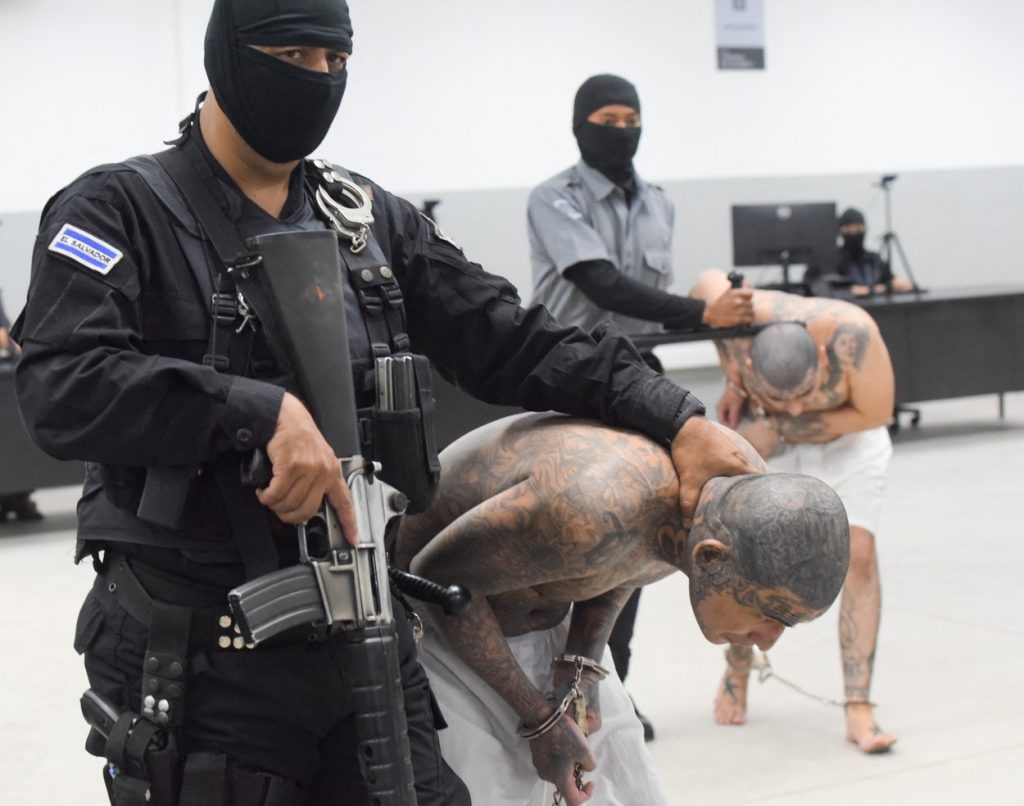 Salvádor, najväčšie väzenie sveta, väzni, nebezpečné gangy, Centro de Confinamiento del Terrorismo
