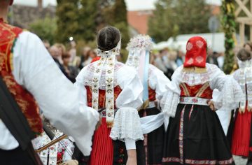 Tieto ľudové motívy nie sú slovenské. Predajcovia klamú Slovákov aj turistov