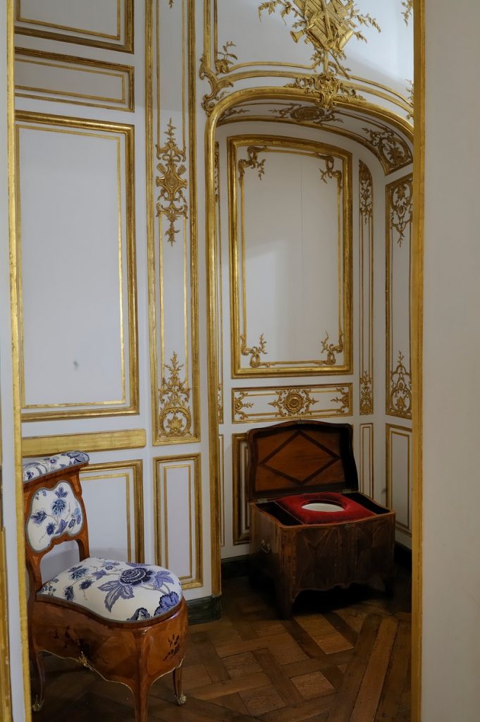 Versailles, šľachta, hygienické návyky, história, kráľovská toaleta