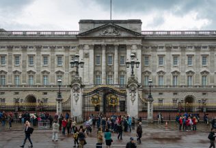 Buckinghamský palác, kráľovská rodina, fakty a zaujímavosti, kráľovná Alžbeta II.