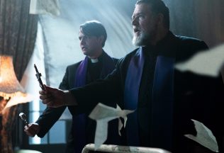 Pápežov exorcista, horor, nový film, Russell Crowe, podľa skutočných udalostí, Gabriele Amorth