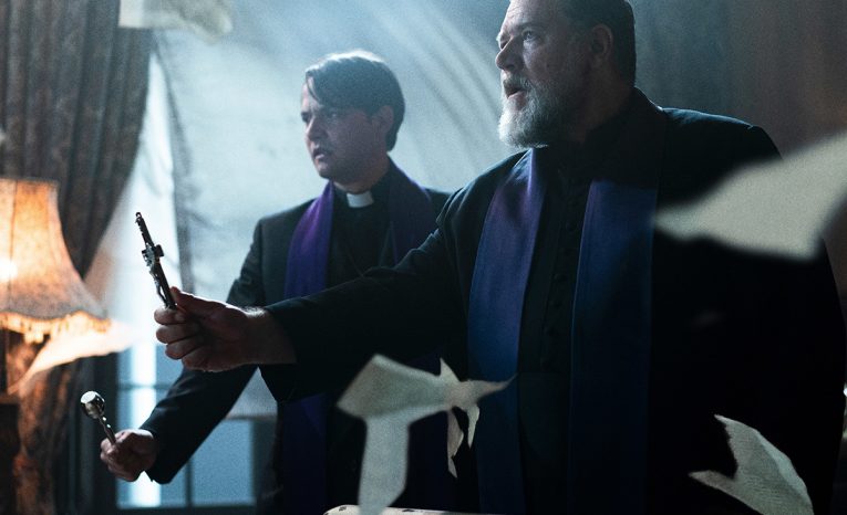 Pápežov exorcista, horor, nový film, Russell Crowe, podľa skutočných udalostí, Gabriele Amorth