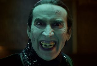 Kultový upír Dracula sa vracia v hororovej komédii Renfield a sľubuje poriadne krvavú zábavu