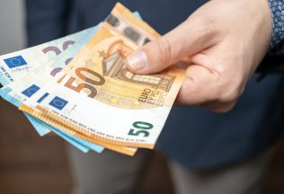 Slovák, Slovensko, peniaze, euro, pôžička