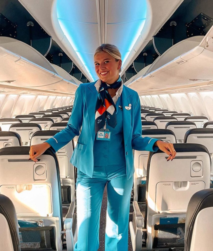 Esther Sturrus, letuška, TikTok, lifehack, tipy a triky, KLM, aerolínia