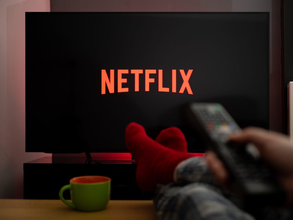 Amazon si robí srandu z Netflixu a jeho zákazu zdieľania hesiel
