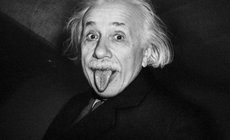 Einstein s vyplazeným jazykom? 10 známych historických fotografií, za ktorými stoja zaujímavé príbehy