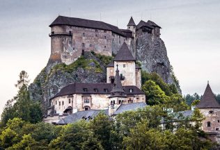 Na najkrajšom slovenskom hrade budú premietať hororový film, ktorý tam natočili pred 100 rokmi