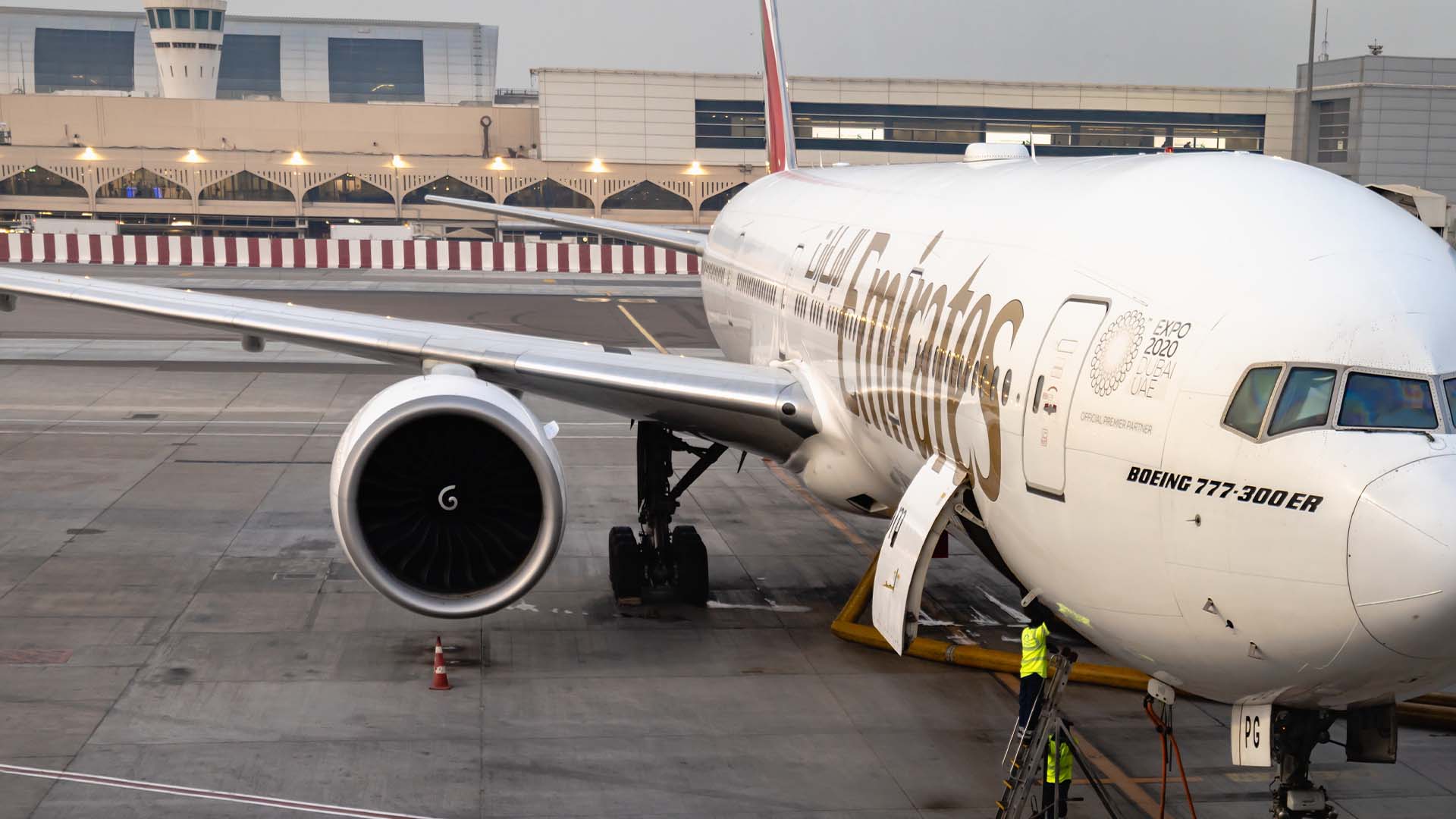 Naša práca je jednoduchá, ťažkou ju robia len pasažieri, hovorí letuška spoločnosti Emirates. Ľudia vraj majú problém s toaletami