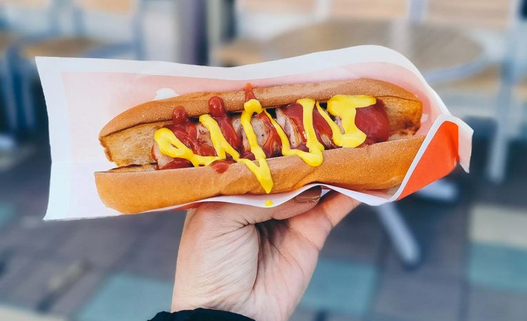 Rusov chceli demoralizovať veľkými kondómami, hot-dog ťa kradne o 36 minút a ďalšie fascinujúce poznatky