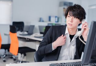 Zamestnanci si v Japonsku najímajú agentov, aby im pomohli podať výpoveď