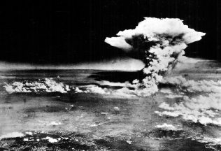 Slovákov uchvátil film Oppenheimer. Takto vyzerajú skutočné zábery výbuchov atómových bômb v Japonsku