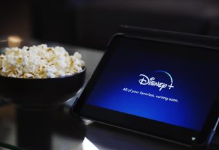 Disney+ stráca predplatiteľov. Plánuje zdvihnúť ceny aj zakázať zdieľanie hesiel
