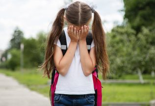 Čo majú robiť slovenskí rodičia, aby sa ich dieťa necítilo v škole v strese a malo čo najlepšie známky?