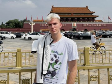 Mladý Slovák v Číne: Hip-hop je tu zakázaný, mladé Číňanky sa mi doslova hádžu k nohám