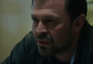 Dorazil prvý trailer na nový slovenský triler Vojna policajtov s Rytmusom. V kinách ho uvidíme budúci rok