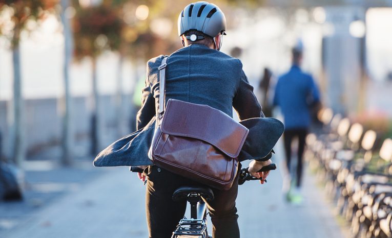 Tieto krajiny platia ľuďom za to, aby do práce chodili na bicykli. Ak sa úplne vzdáš auta, dostaneš poriadny balík