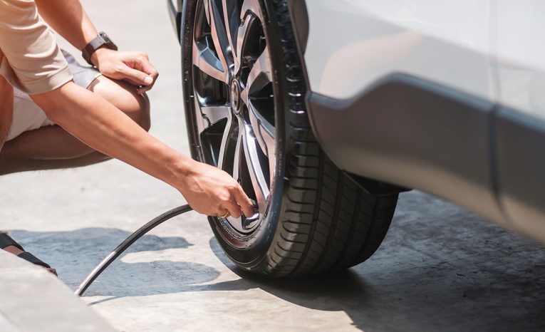 Oplatia sa ti celoročné pneumatiky alebo radšej kúpiť zimné? Zváž tieto dôležité veci