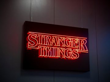 Stranger Things mieri na divadelné dosky. Pozrie sa na príbeh Vecnu a vrátia sa aj ďalšie známe postavy