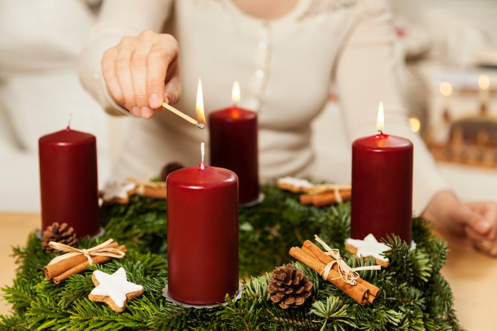 Odkiaľ prišla na Slovensko tradícia adventných vencov a vianočného stromčeka? Vďačíme za ne tejto krajine
