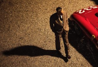 Dráma Ferrari ponúkne životný príbeh legendárnej postavy automobilového priemyslu