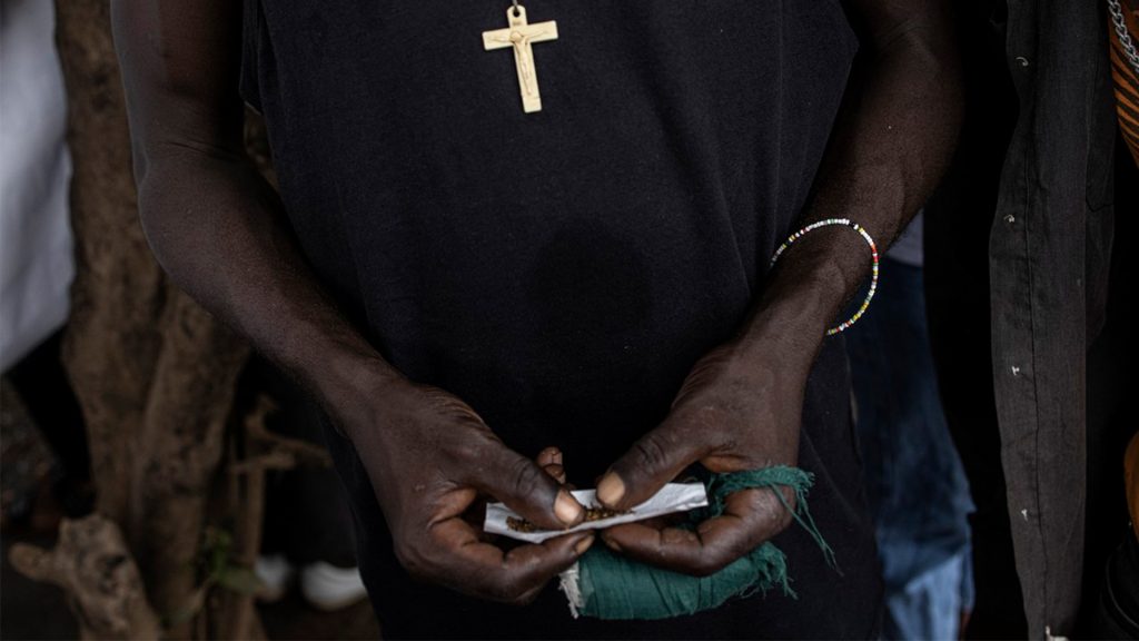 Sierra Leone zažíva drogovú krízu. V priemere dvanásť ľudí za týždeň zomrie v tejto africkej krajine v dôsledku užívania syntetickej drogy zvanej kush.