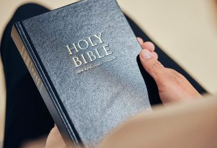 Čítali ste niekedy sväté písmo? O čom je a aké tajomstvá ukrýva Biblia?
