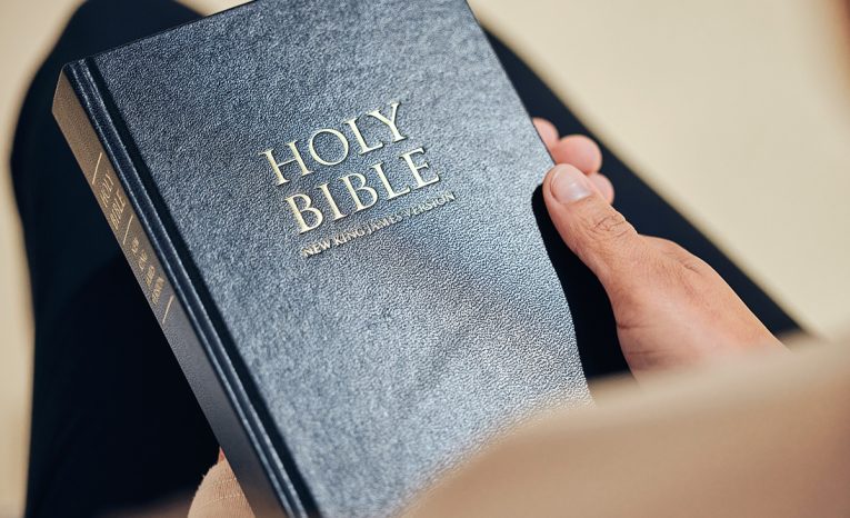 Čítali ste niekedy sväté písmo? O čom je a aké tajomstvá ukrýva Biblia?