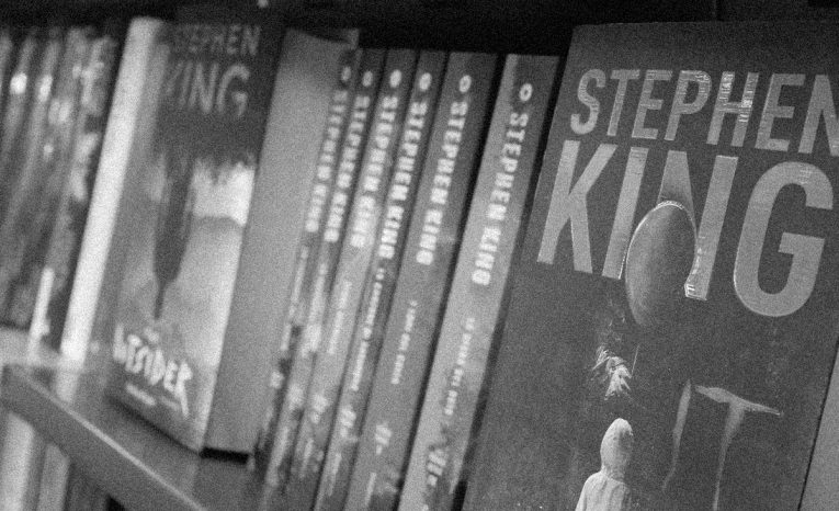 Najznámejšie historky kráľa hororového žánru Stephena Kinga. Ktoré príbehy ľudí strašia najviac?