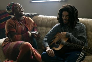 Na nakrúcaní sa podieľal aj syn Boba Marleyho. 10 zaujímavostí o novej dráme Bob Marley: One Love, ktorá prichádza do našich kín