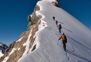 v rakúskych alpách uviazli slováci