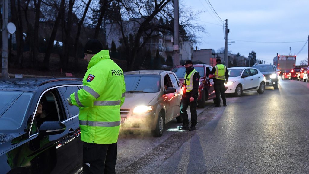 Slovenská polícia ohlásila na Facebooku cestné kontroly. Počas kontrol vodičov chce využiť takzvaný inštitút objektívnej zodpovednosti.