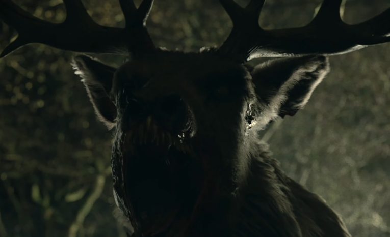 Macka Puf strieda krvilačný jeleň Bambi. Horor Bambi: The Reckoning láka na uletenú hororovú zábavu