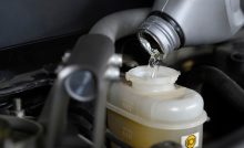 Výmena brzdovej kvapaliny v aute ti môže zachrániť život: Prečo je taká dôležitá?