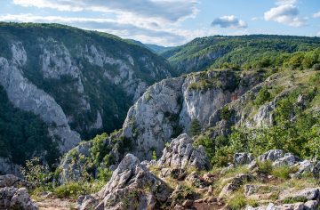 Hobitie domčeky alebo slovenský Grand Canyon. Ktoré miesta na Slovensku pripomínajú zahraničie?