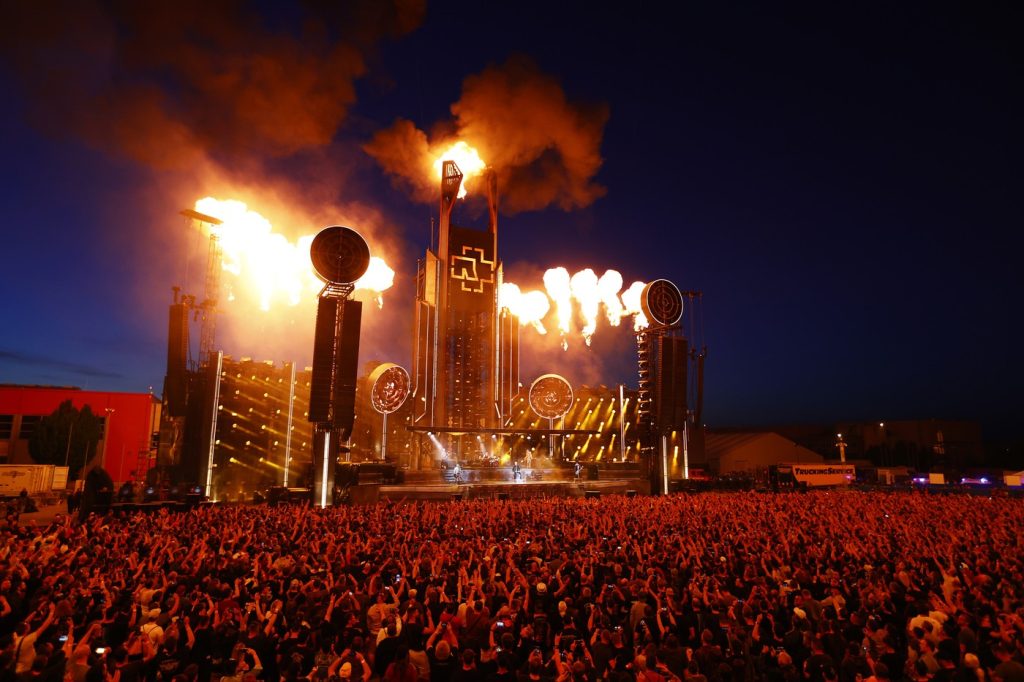 Nemecká skupina Rammstein nemá na Slovensku núdzu o fanúšikov a je preto zrejmé, že mnohých zaujíma blížiaci sa koncert v Prahe.