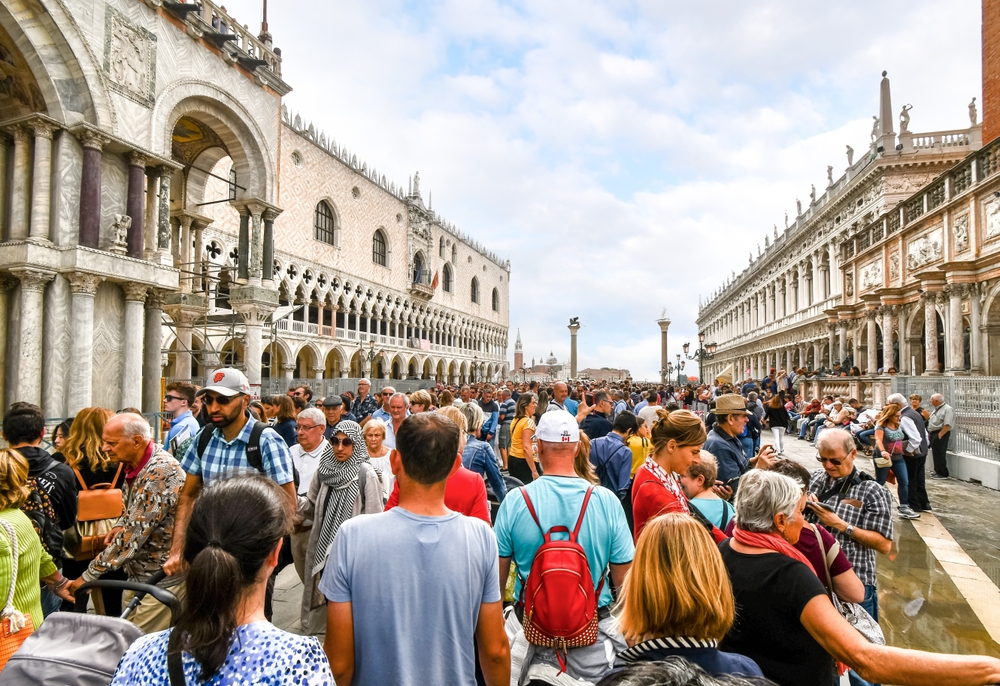 Populárne talianske mesto začalo vyberať vstupné od turistov. Bez lístka ti hrozí pokuta až do výšky 300 eur