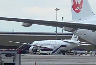 Jedna osoba zahynula a ďalších 30 utrpelo zranenia na palube lietadla spoločnosti Singapore Airlines z Londýna do Singapuru