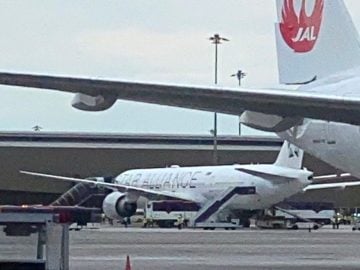 Jedna osoba zahynula a ďalších 30 utrpelo zranenia na palube lietadla spoločnosti Singapore Airlines z Londýna do Singapuru
