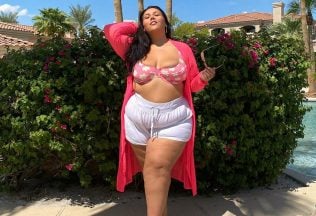 Ľudia jej vykrikujú, že zomrie predčasne. Plus-size influencerka však svoje faldíky miluje